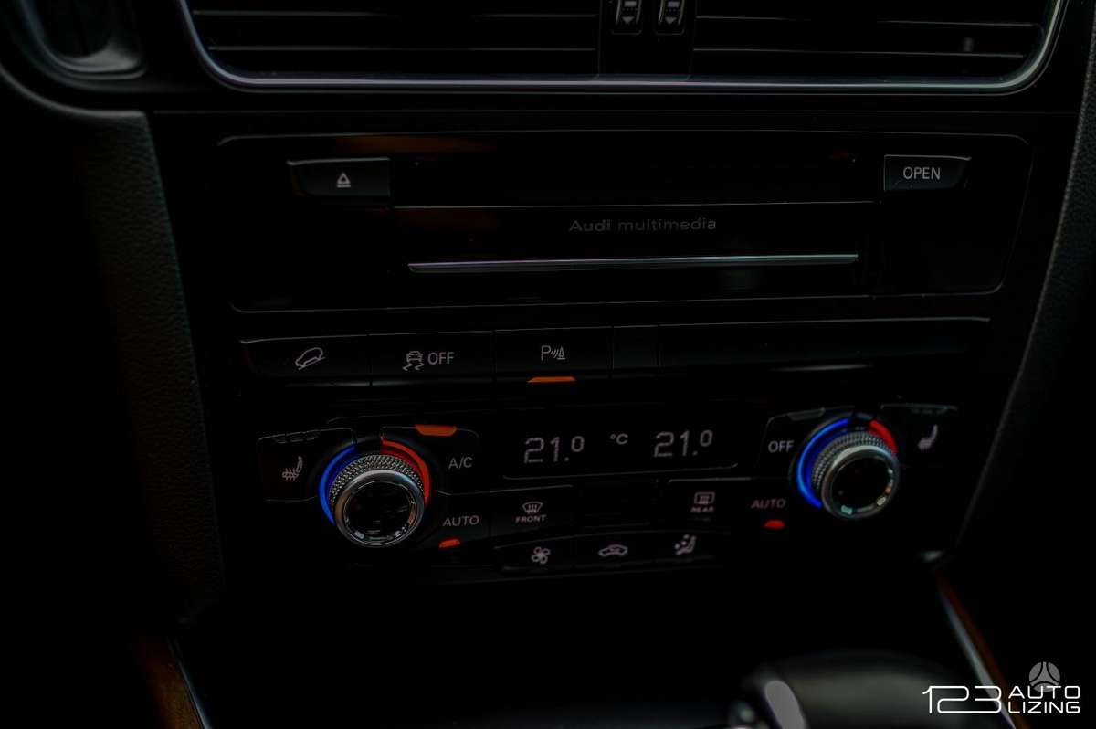 Audi Q5, 2.0 l., off-road / crossover