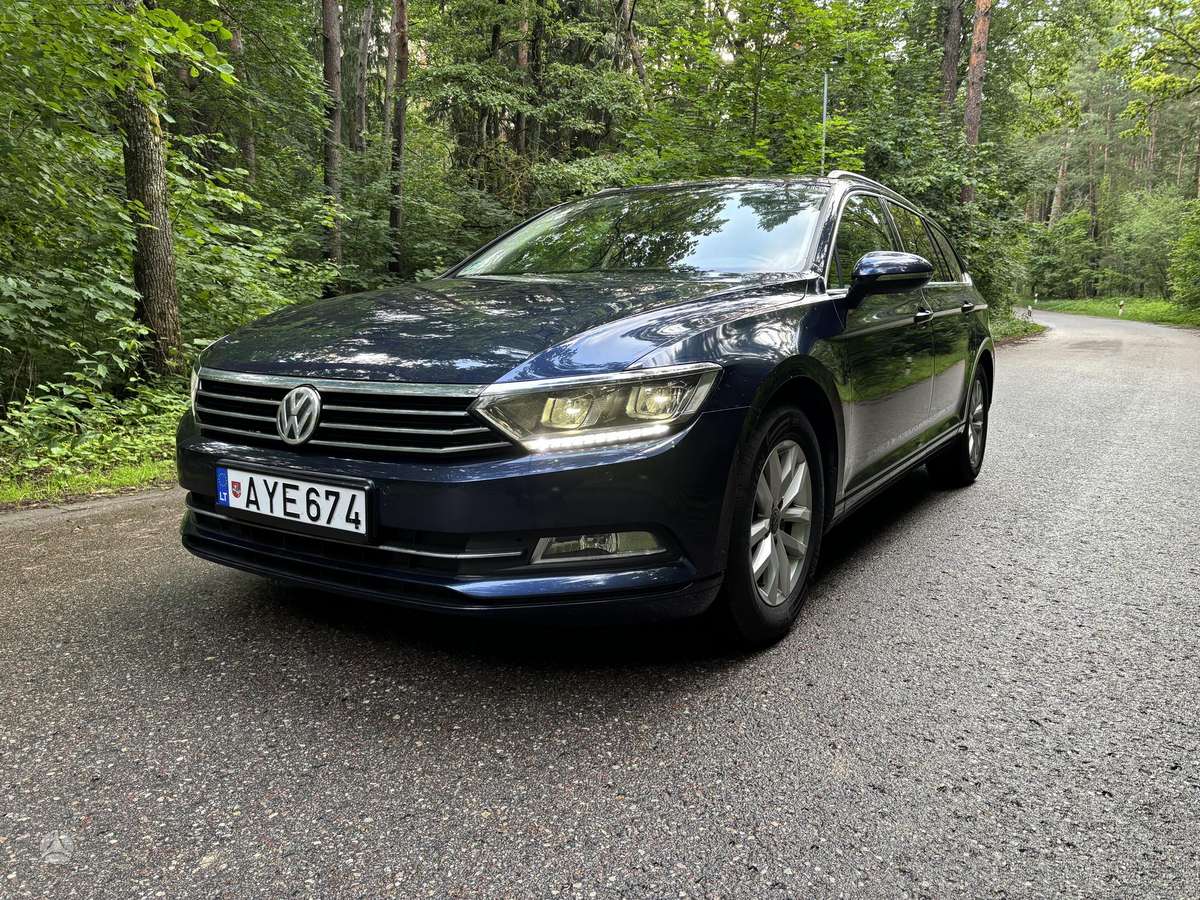 Volkswagen Passat - 1