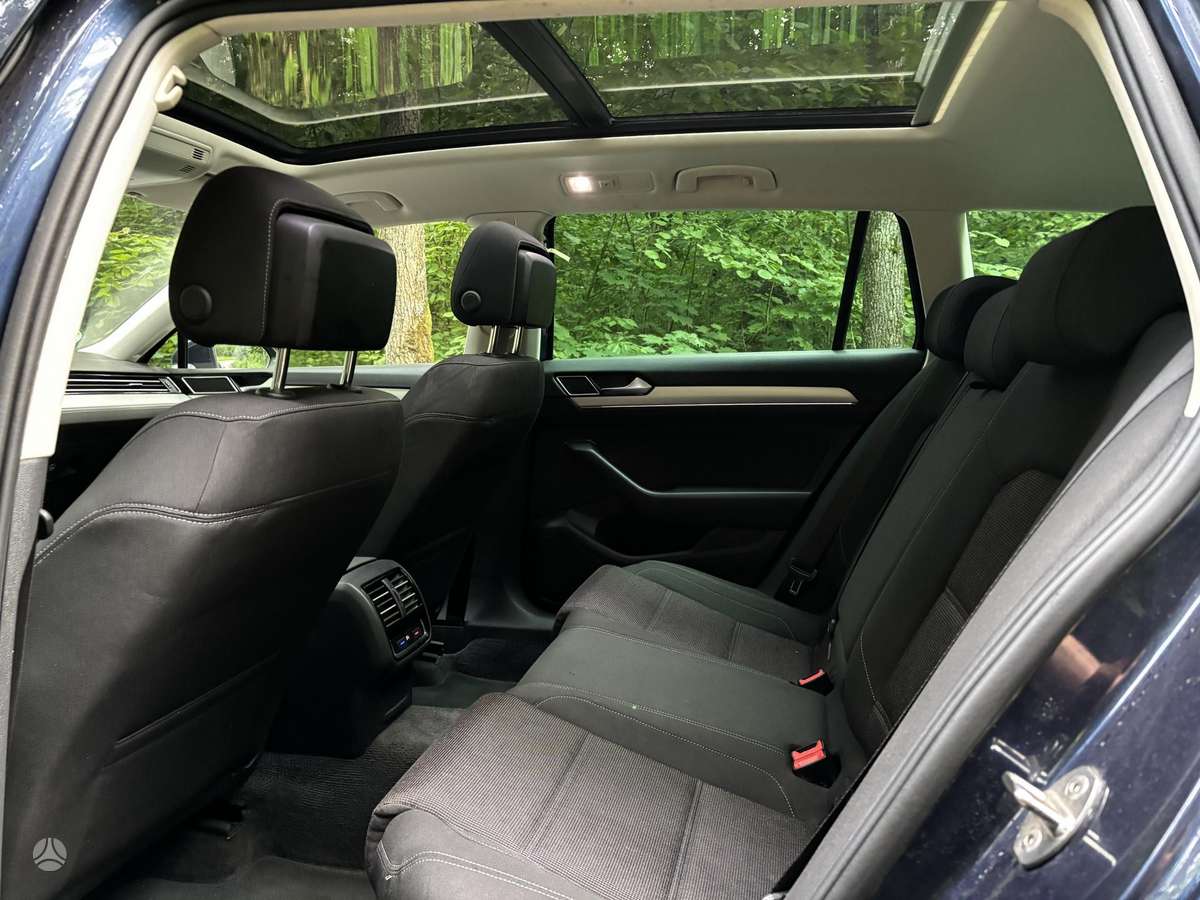 Volkswagen Passat - 11