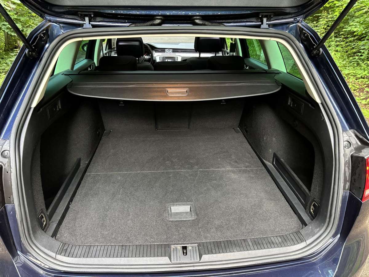 Volkswagen Passat - 12