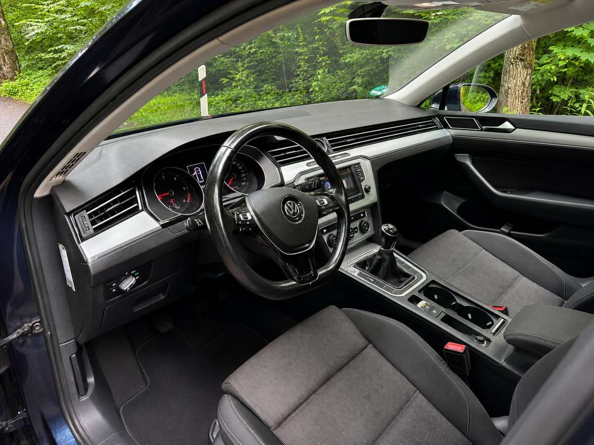 Volkswagen Passat - 8