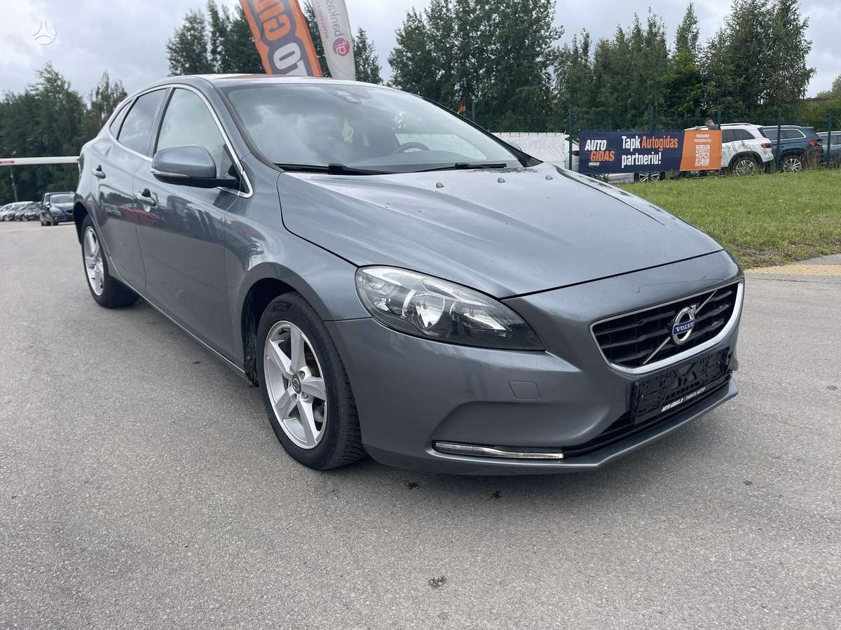 Volvo V40, 1.6 l., hatchback