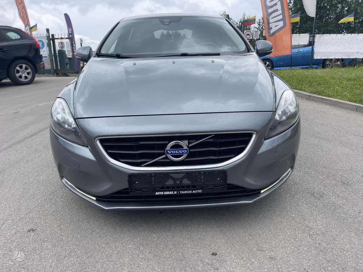Volvo V40, 1.6 l., hatchback