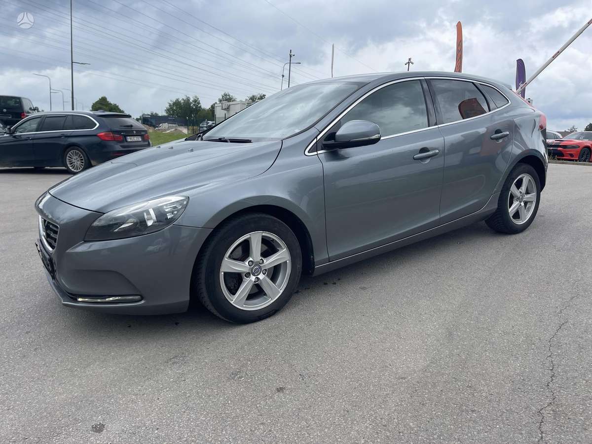 Volvo V40, 1.6 l., hatchback
