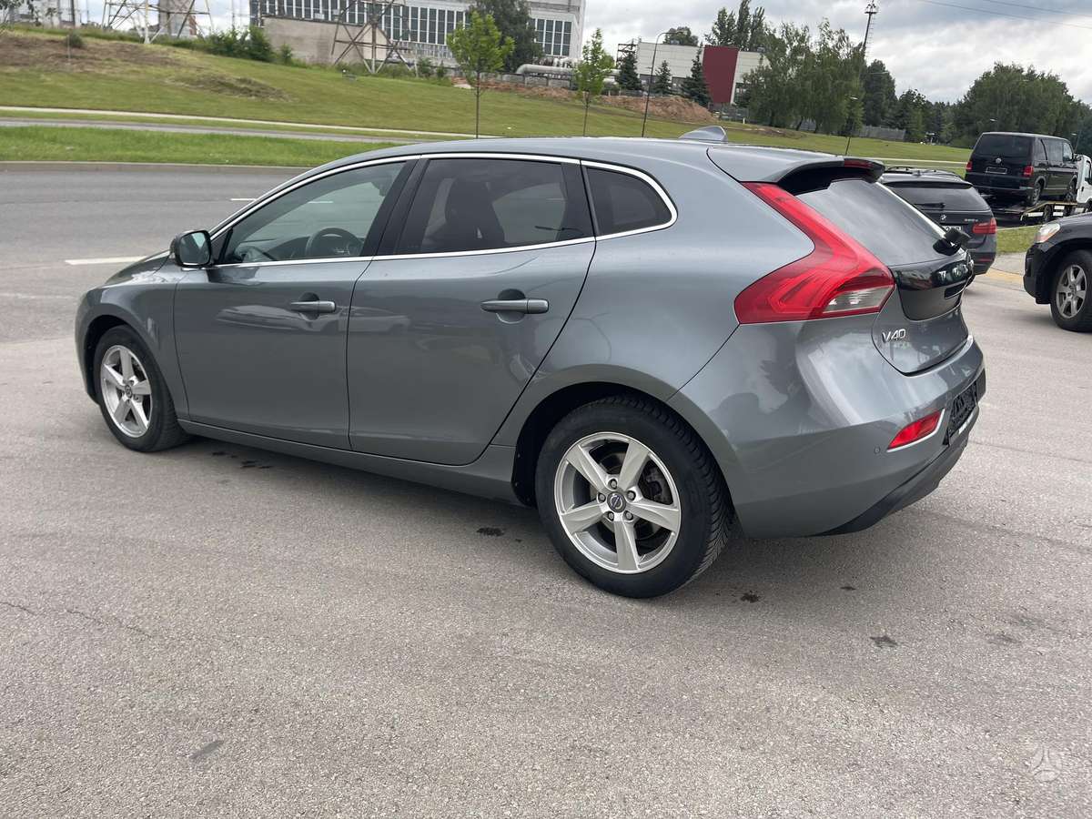 Volvo V40, 1.6 l., hatchback