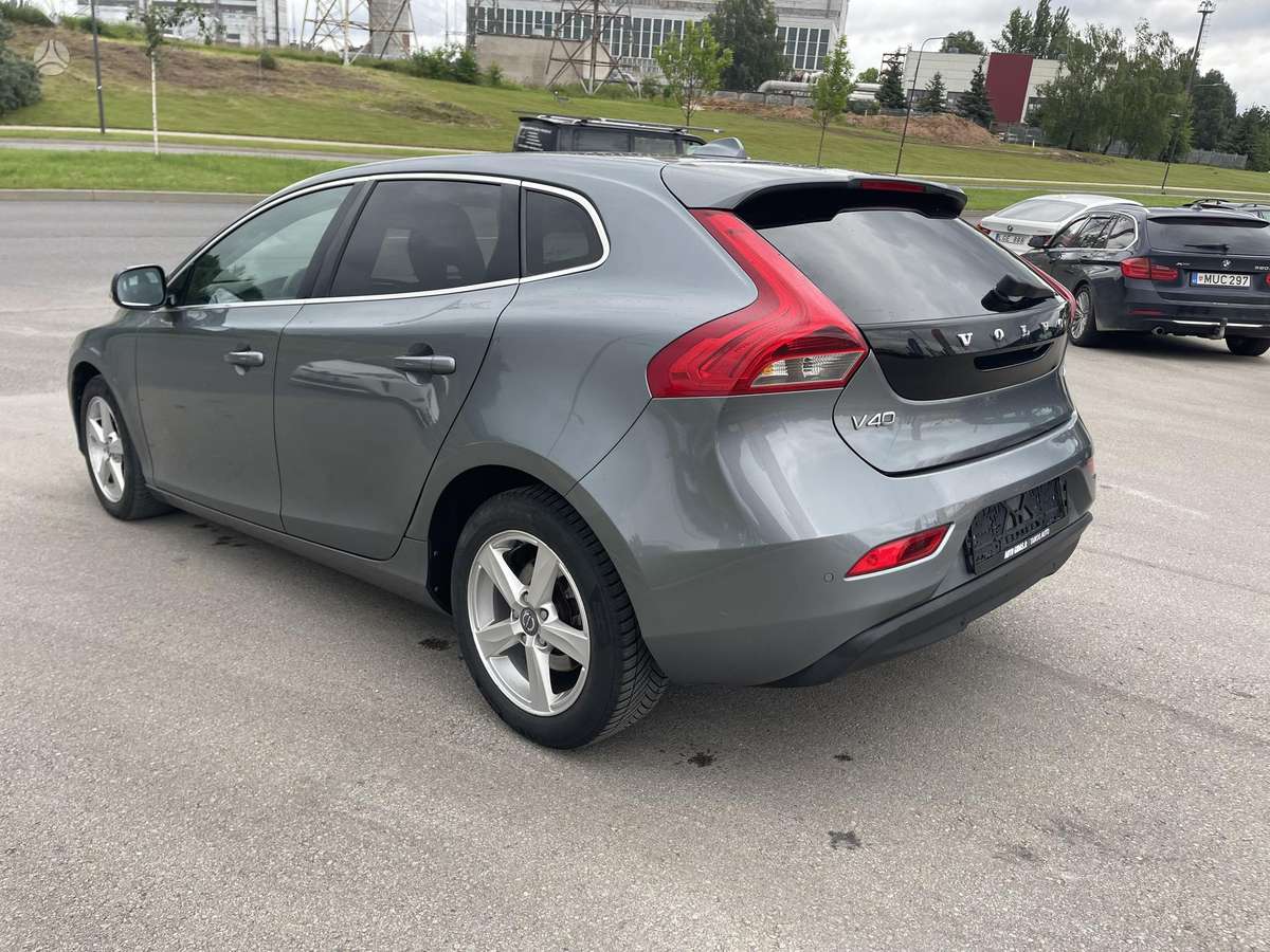 Volvo V40, 1.6 l., hatchback