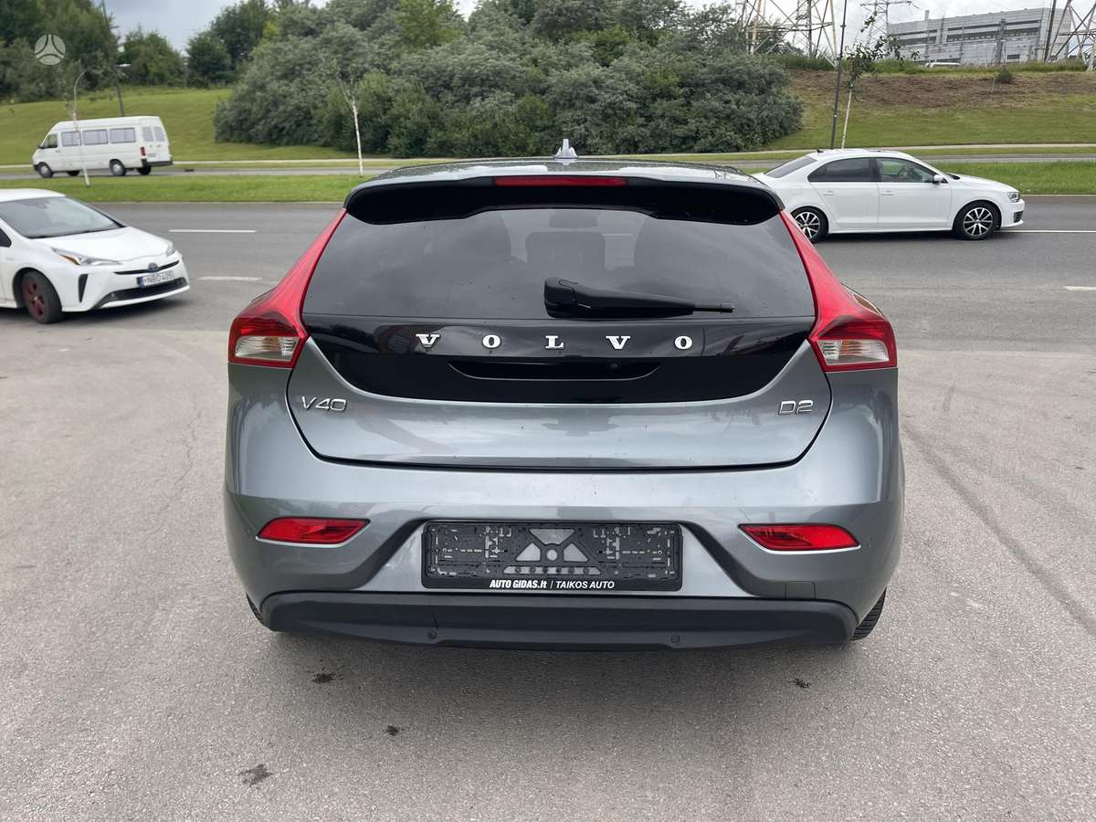 Volvo V40, 1.6 l., hatchback