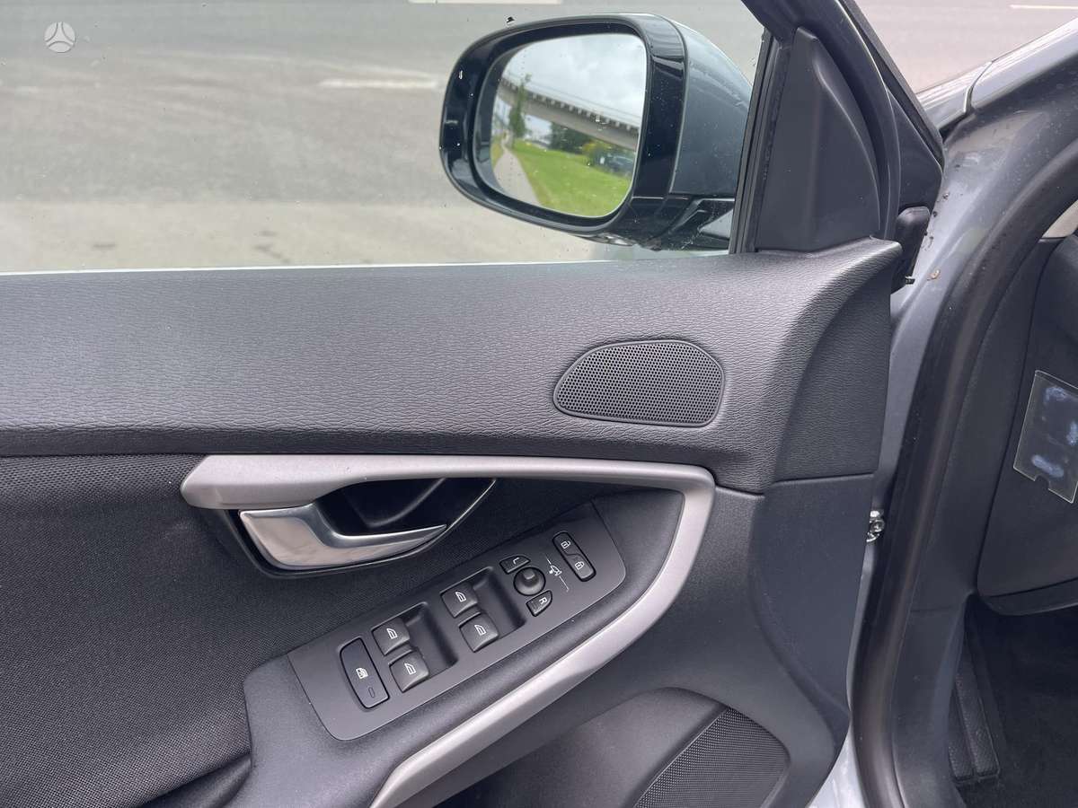 Volvo V40, 1.6 l., hatchback
