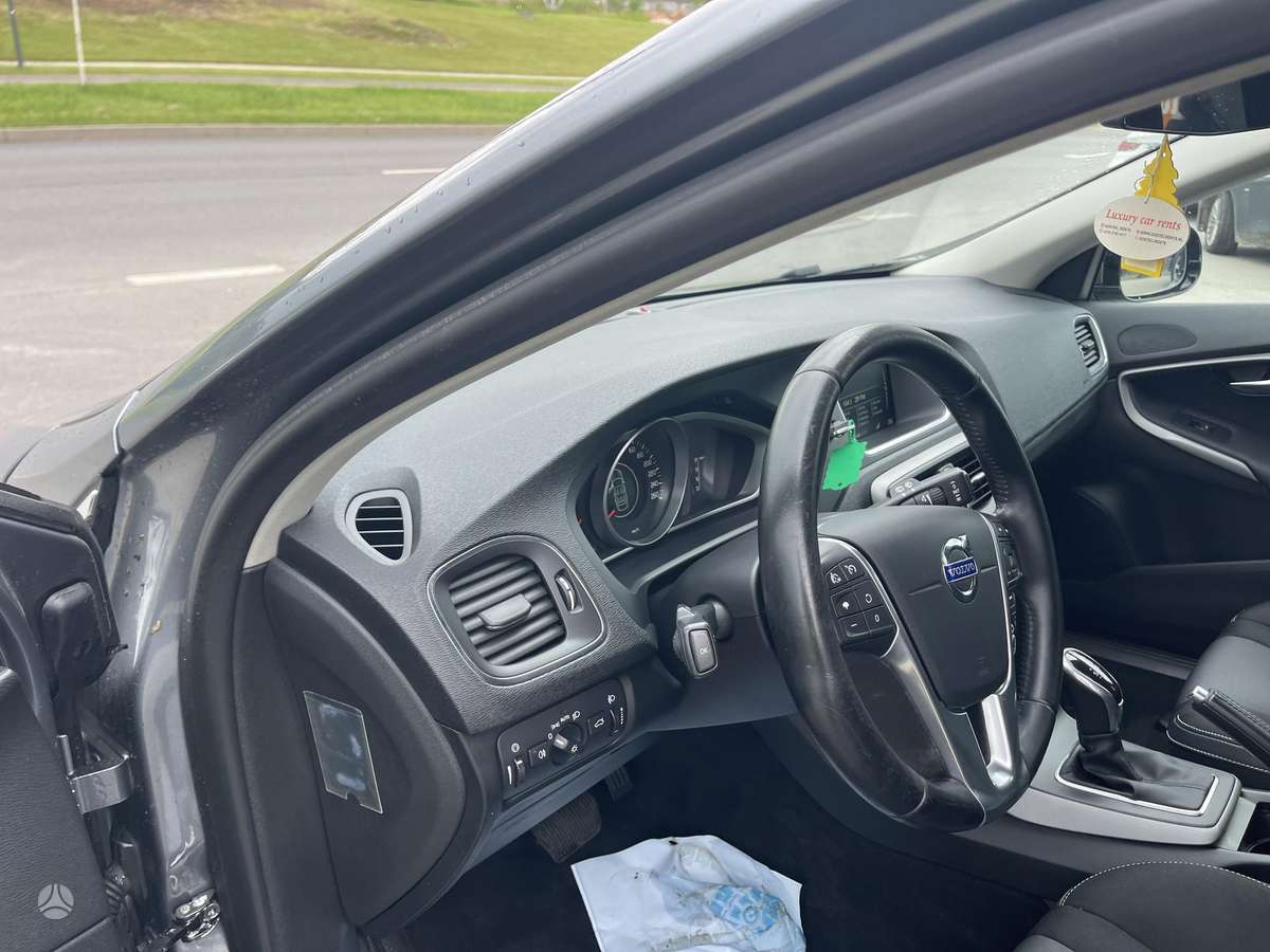 Volvo V40, 1.6 l., hatchback