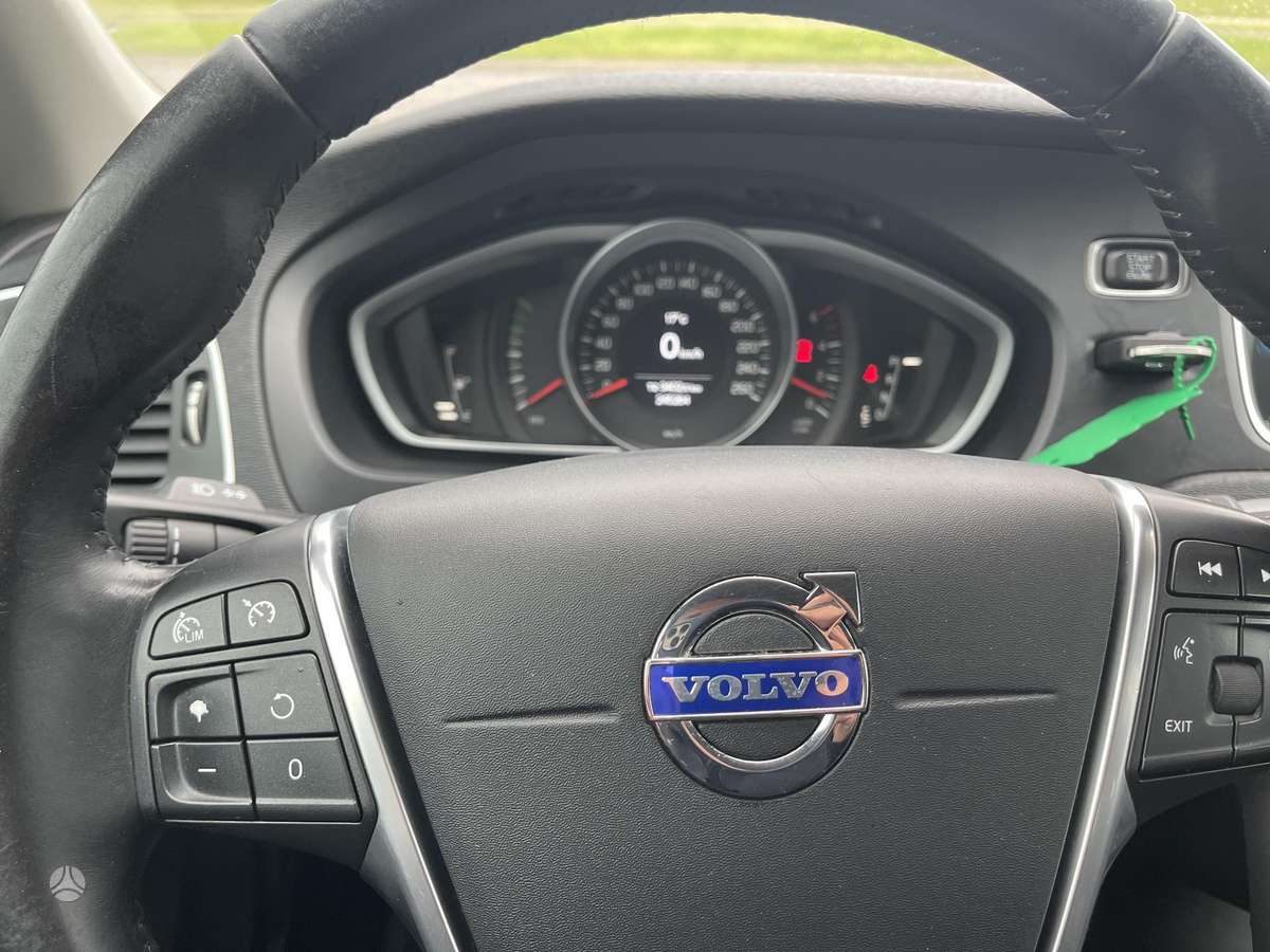 Volvo V40, 1.6 l., hatchback