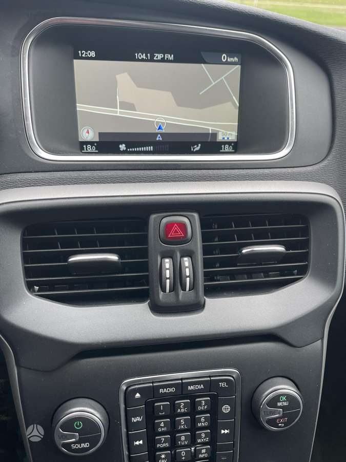 Volvo V40, 1.6 l., hatchback