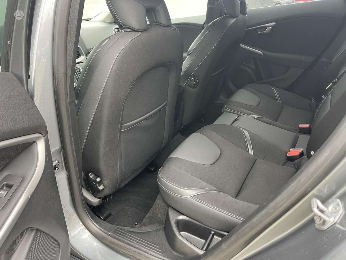 Volvo V40, 1.6 l., hatchback