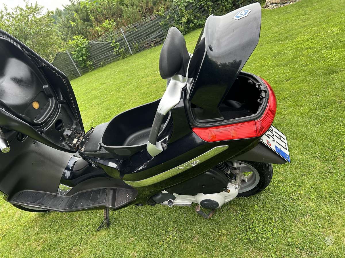 Piaggio X8 250cc, scooters / mopeds
