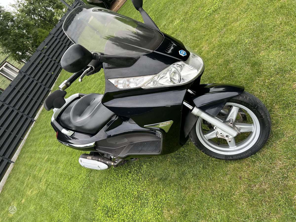 Piaggio X8 250cc, scooters / mopeds