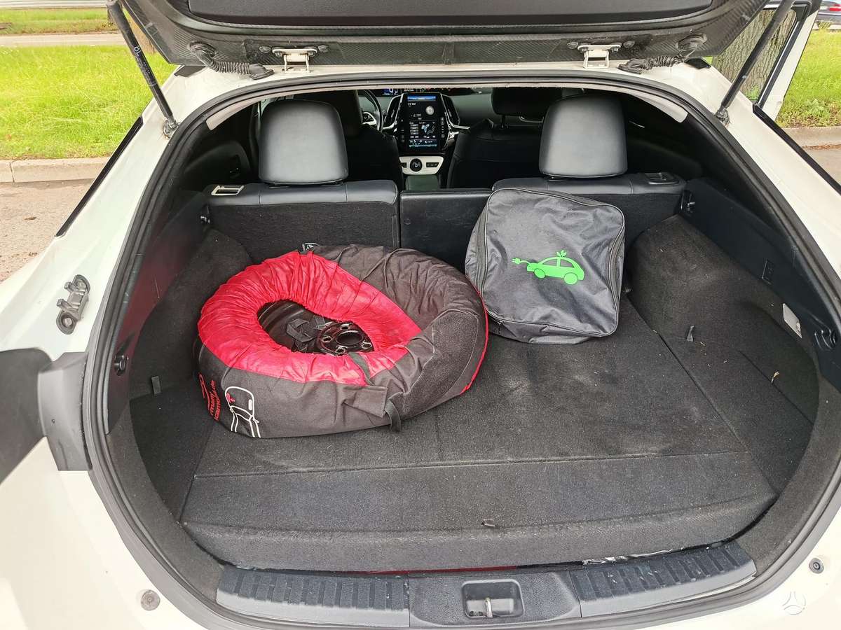 Toyota Prius Prime - 10