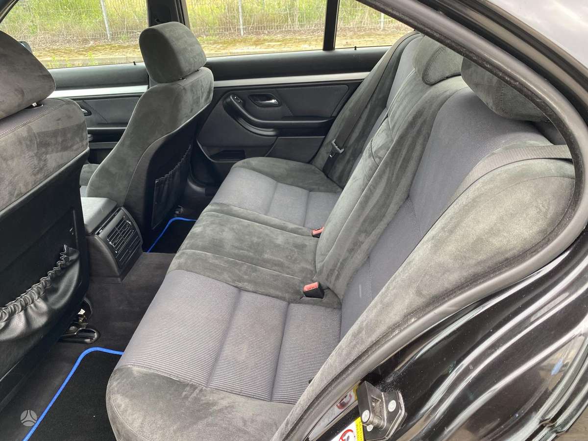 BMW 525, 2.5 l., Седан
