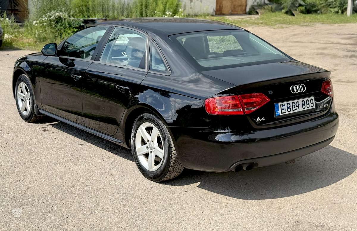 Audi A4, 2.0 l., Седан