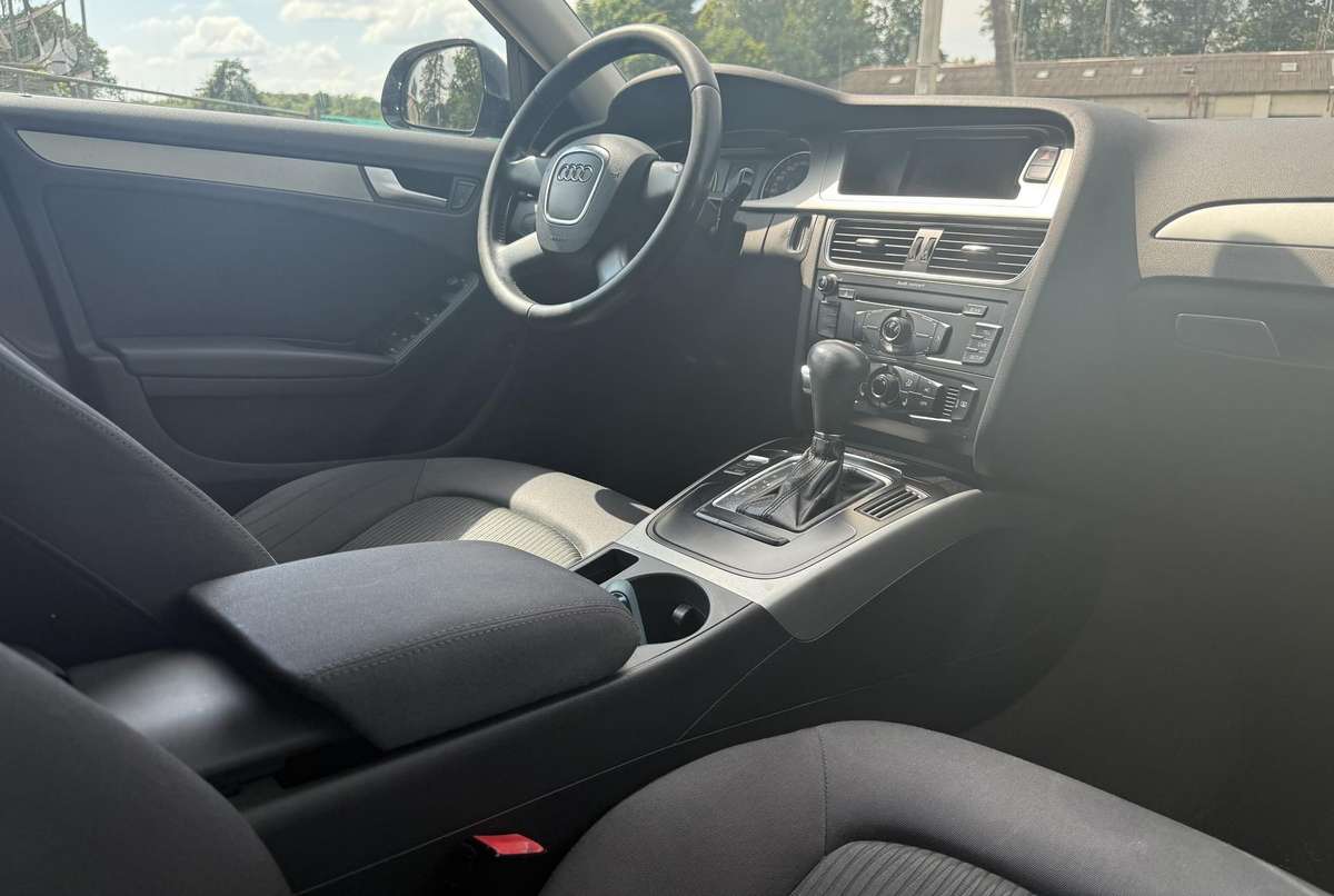 Audi A4, 2.0 l., Седан