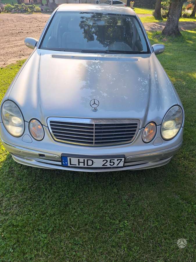 Mercedes-Benz E200