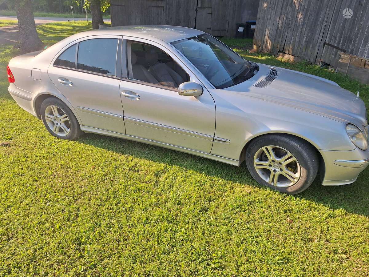 Mercedes-Benz E200