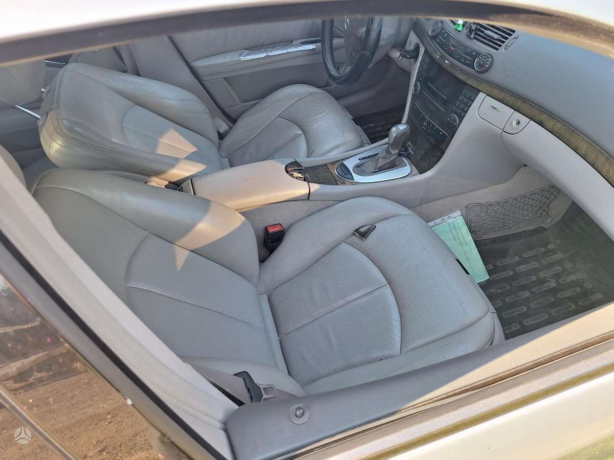 Mercedes-Benz E200