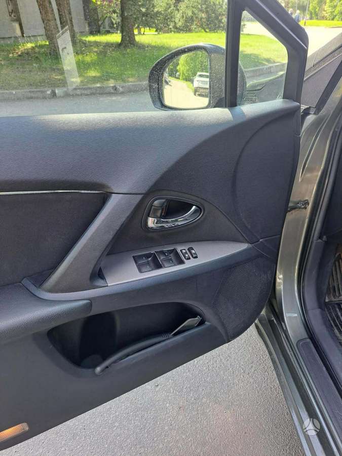 Toyota Avensis - 4