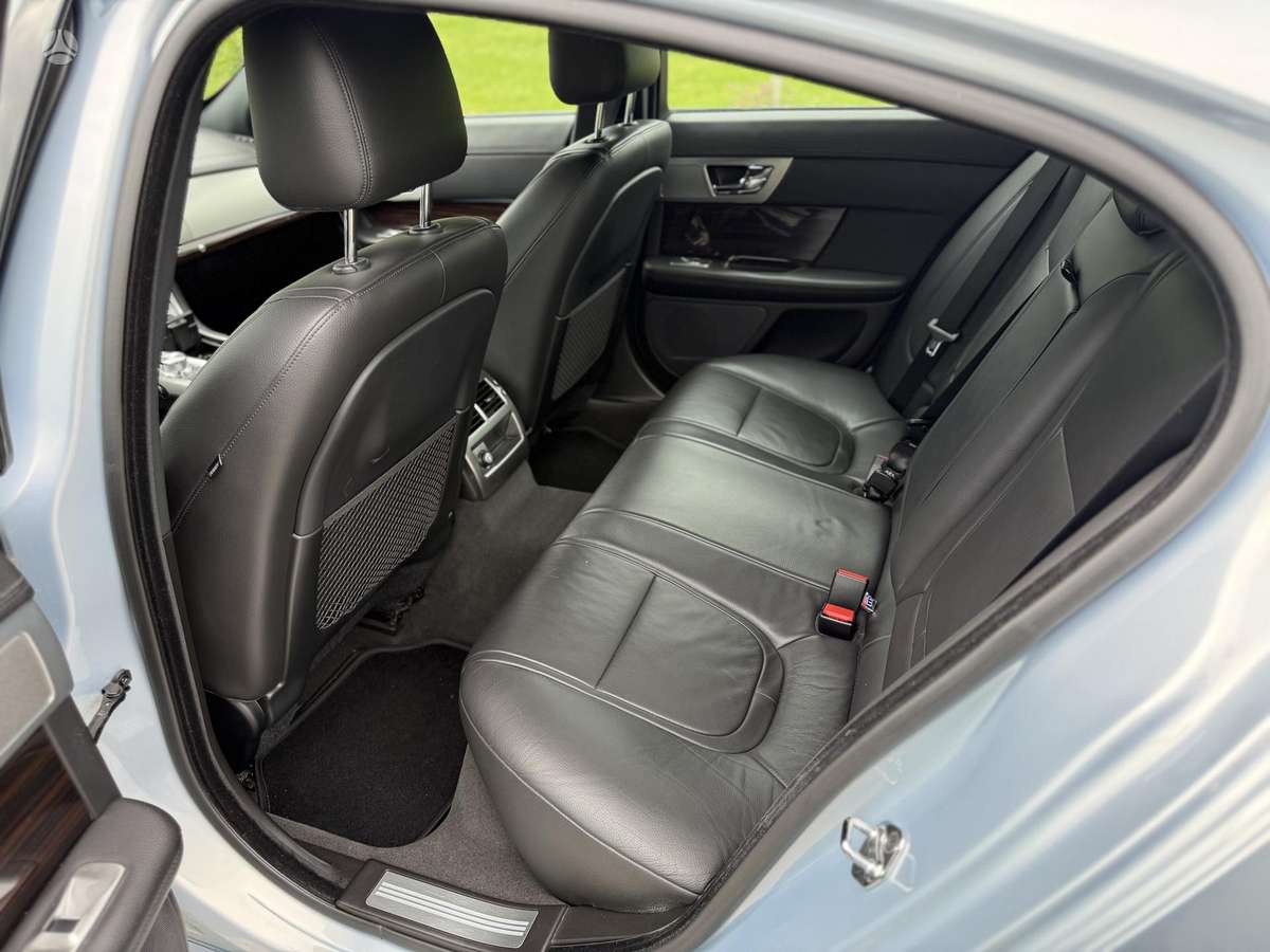 Jaguar XE, 2.2 l., Седан