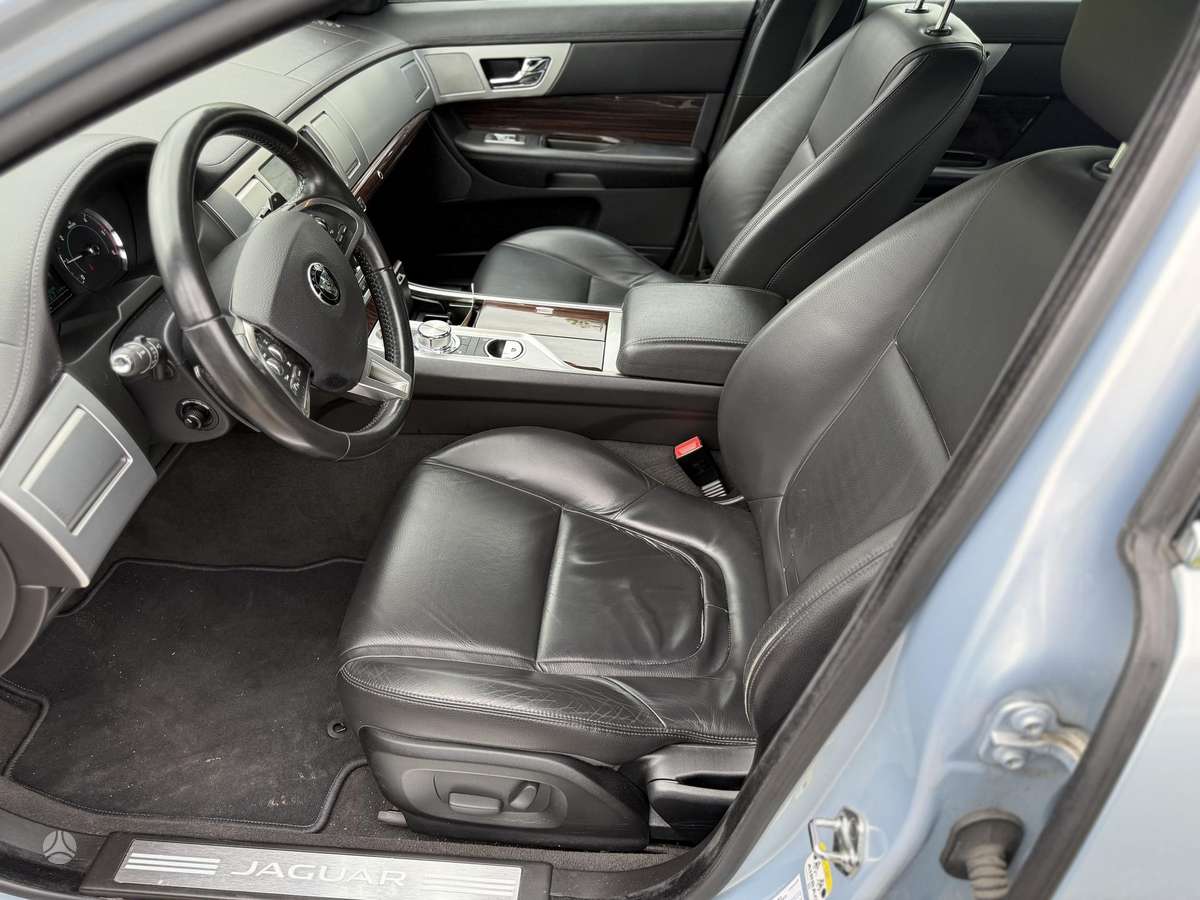 Jaguar XE, 2.2 l., Седан