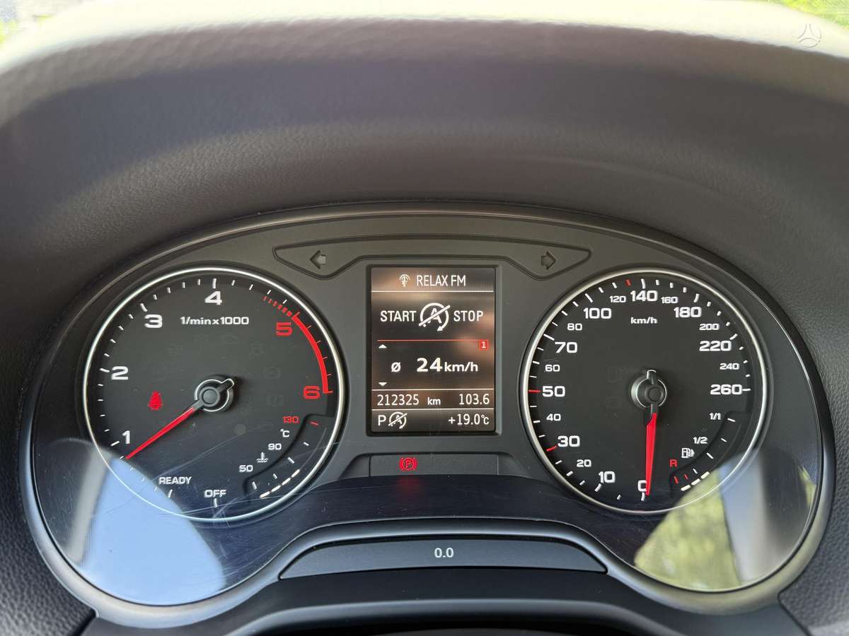 Audi Q2, 2.0 l., off-road / crossover