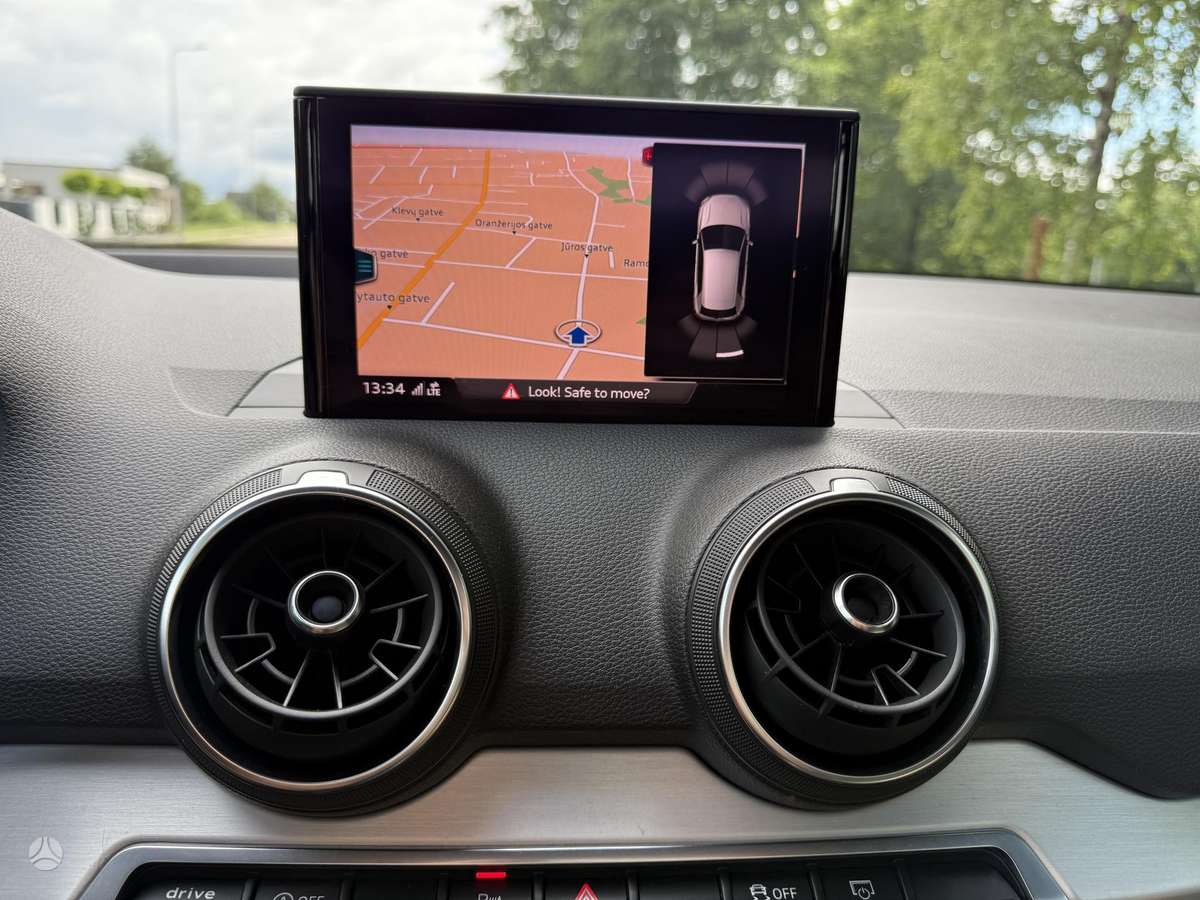 Audi Q2, 2.0 l., off-road / crossover