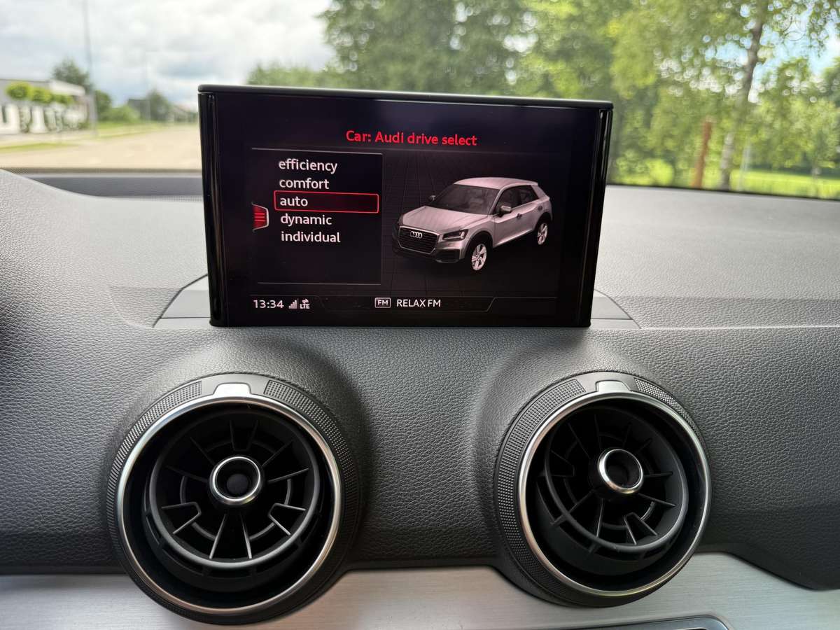 Audi Q2, 2.0 l., Внедорожник / Кроссовер