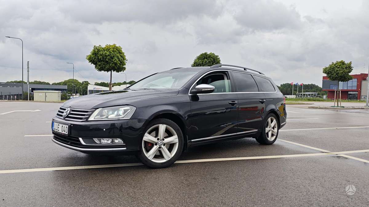 Volkswagen Passat - 1