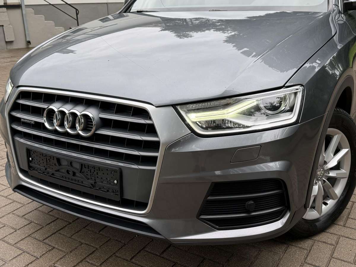 Audi Q3, 2.0 l., off-road / crossover