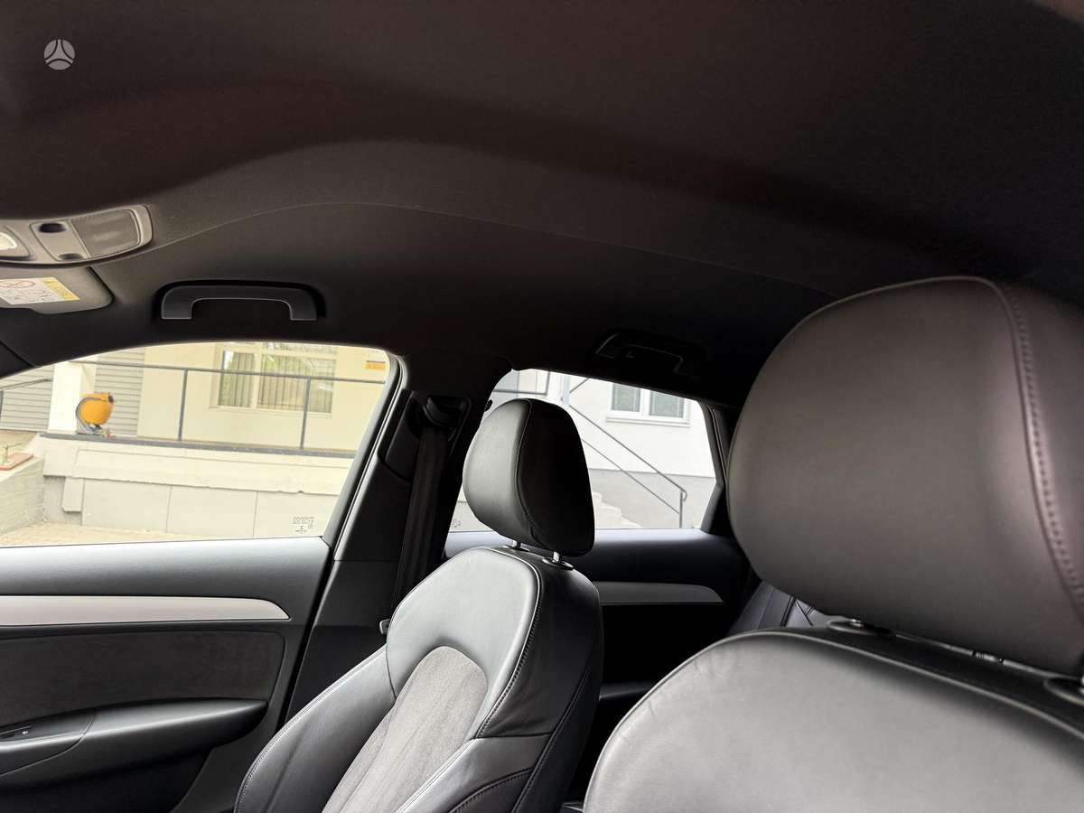 Audi Q3, 2.0 l., off-road / crossover