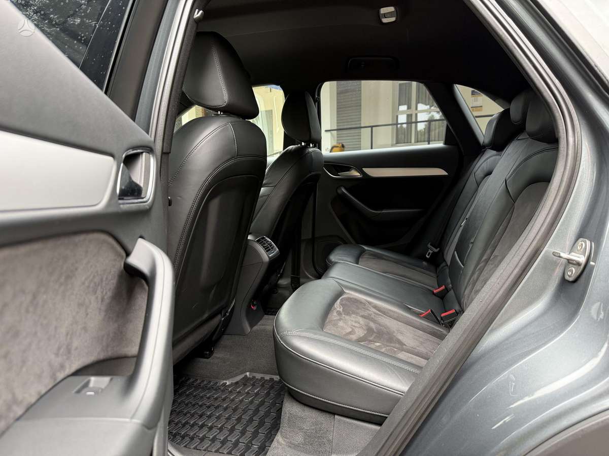 Audi Q3, 2.0 l., off-road / crossover