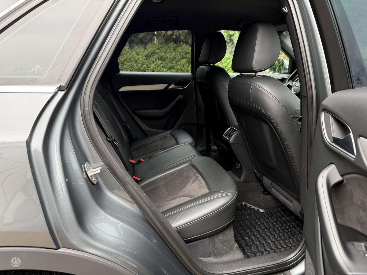 Audi Q3, 2.0 l., off-road / crossover