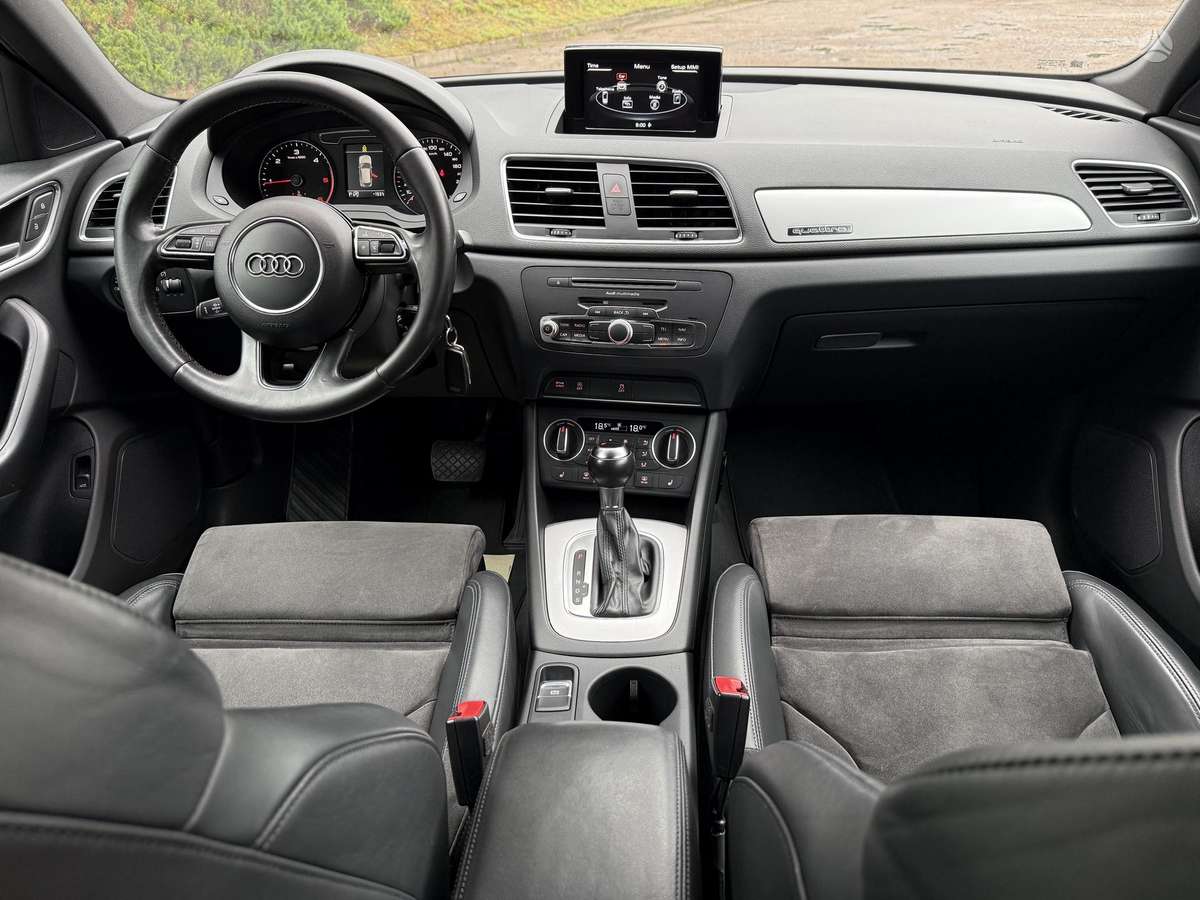 Audi Q3, 2.0 l., off-road / crossover