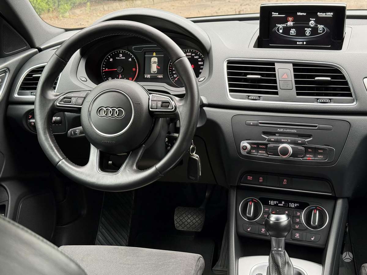 Audi Q3, 2.0 l., off-road / crossover