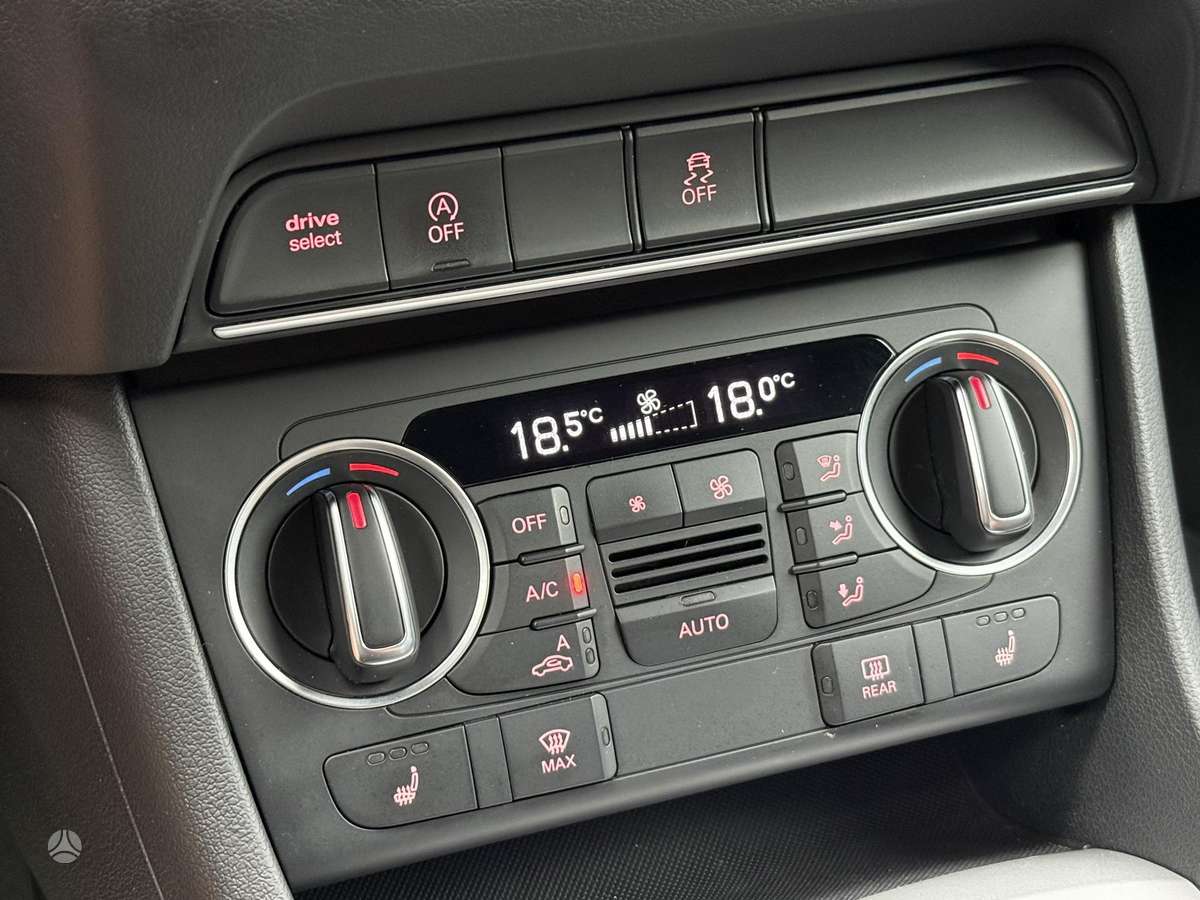 Audi Q3, 2.0 l., off-road / crossover