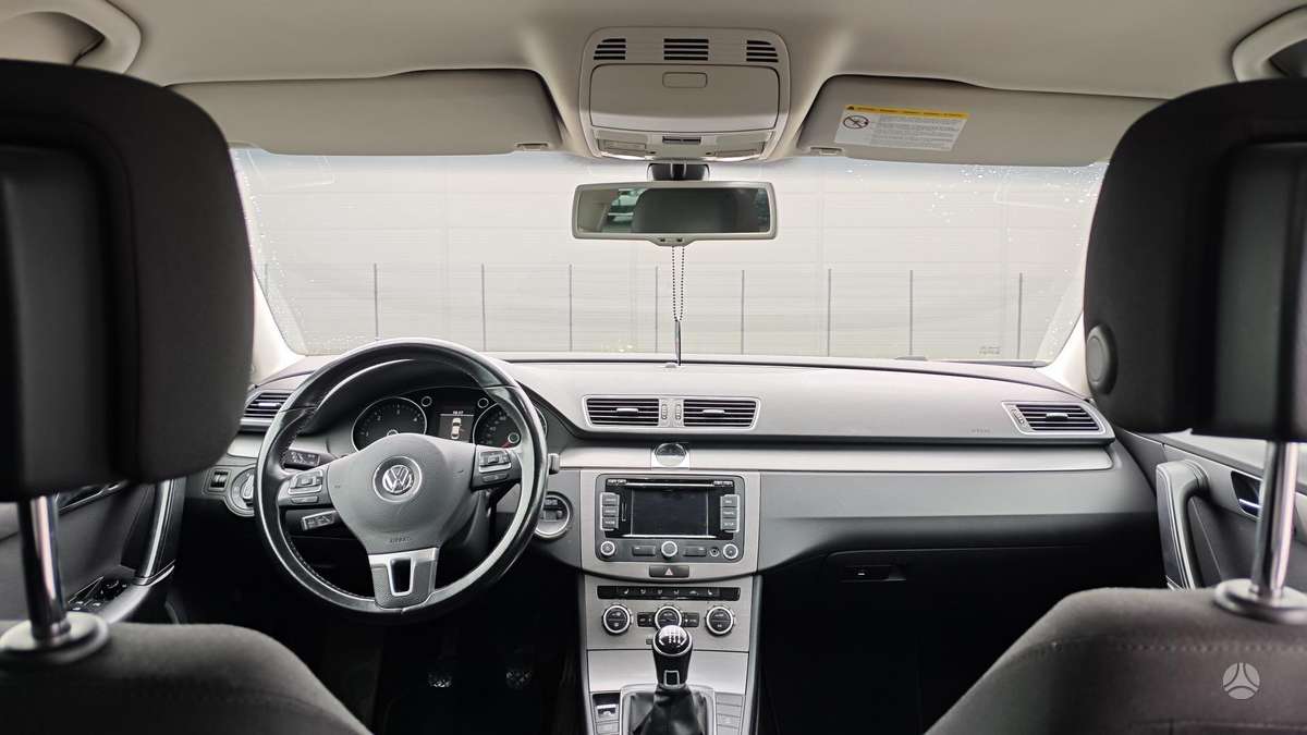 Volkswagen Passat - 12