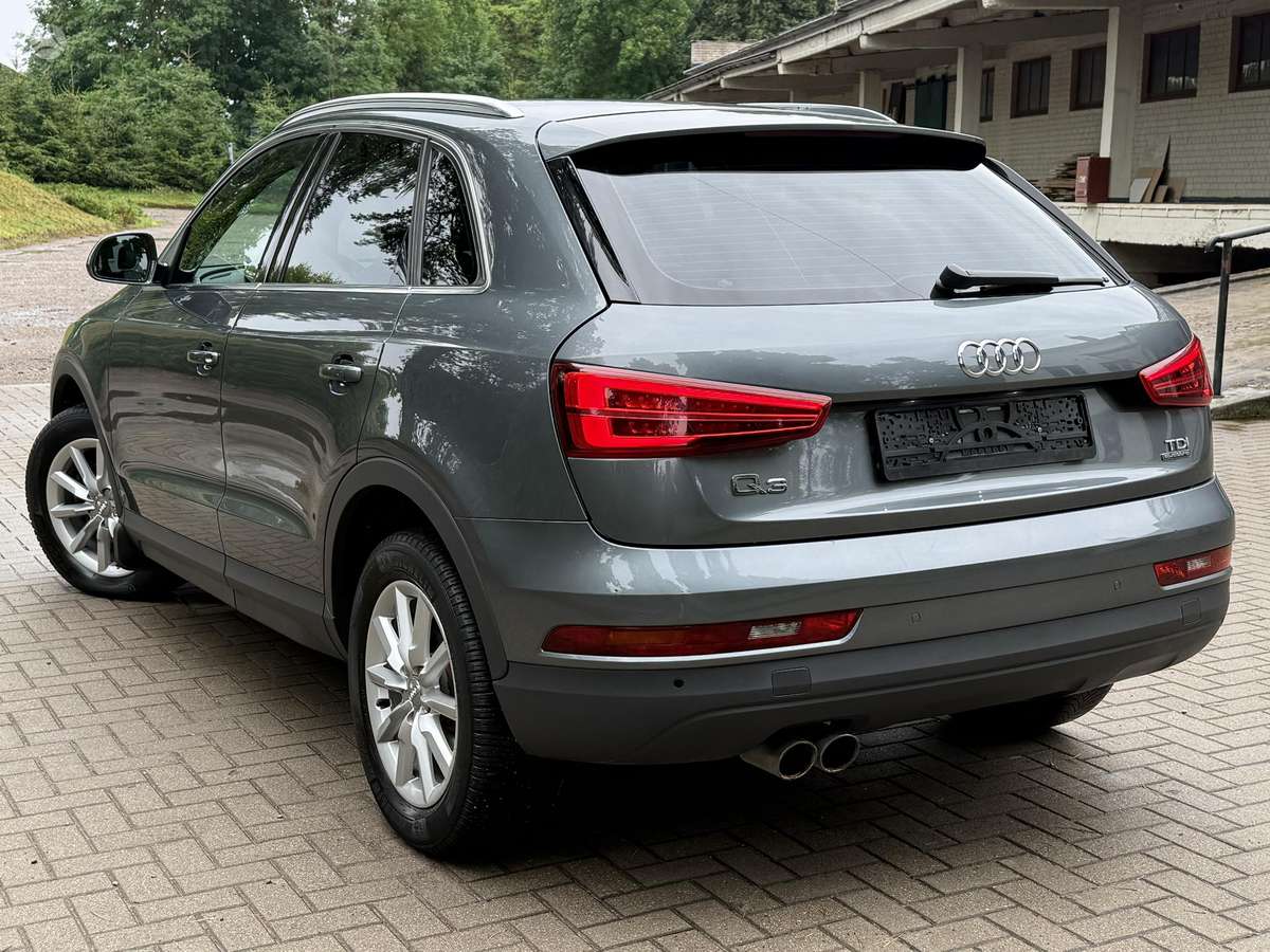 Audi Q3, 2.0 l., off-road / crossover