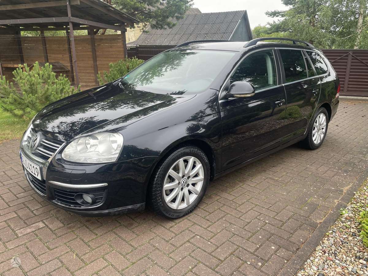 Volkswagen Golf - 1