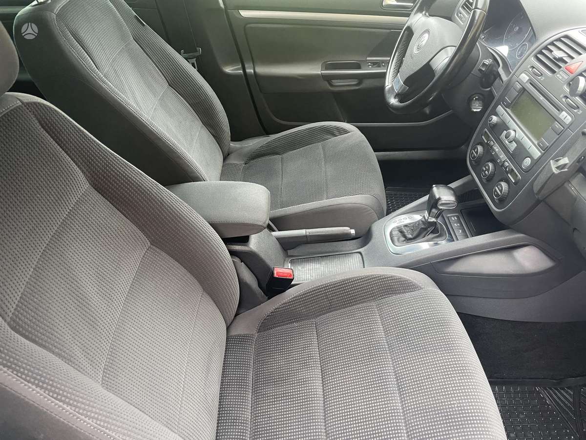 Volkswagen Golf - 10