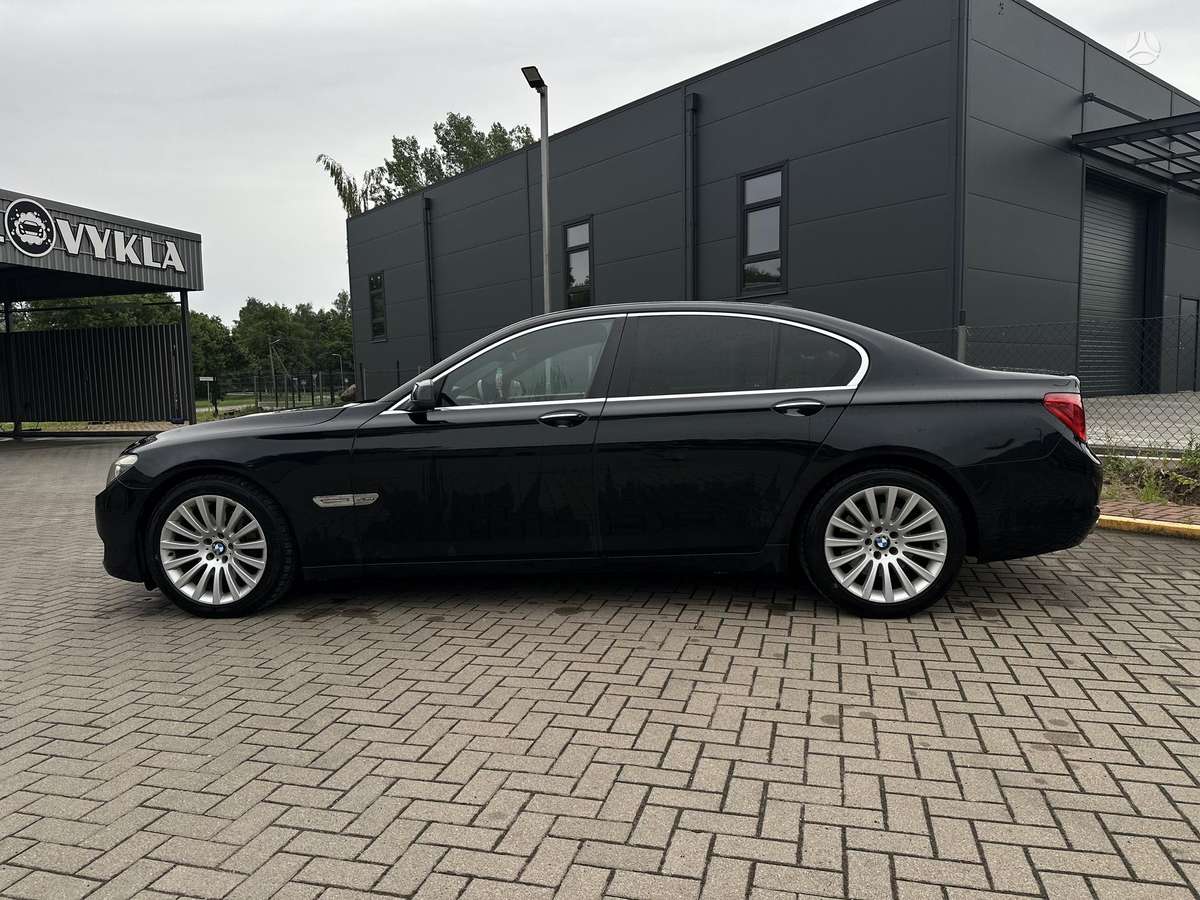 BMW 740, 3.0 l., Седан