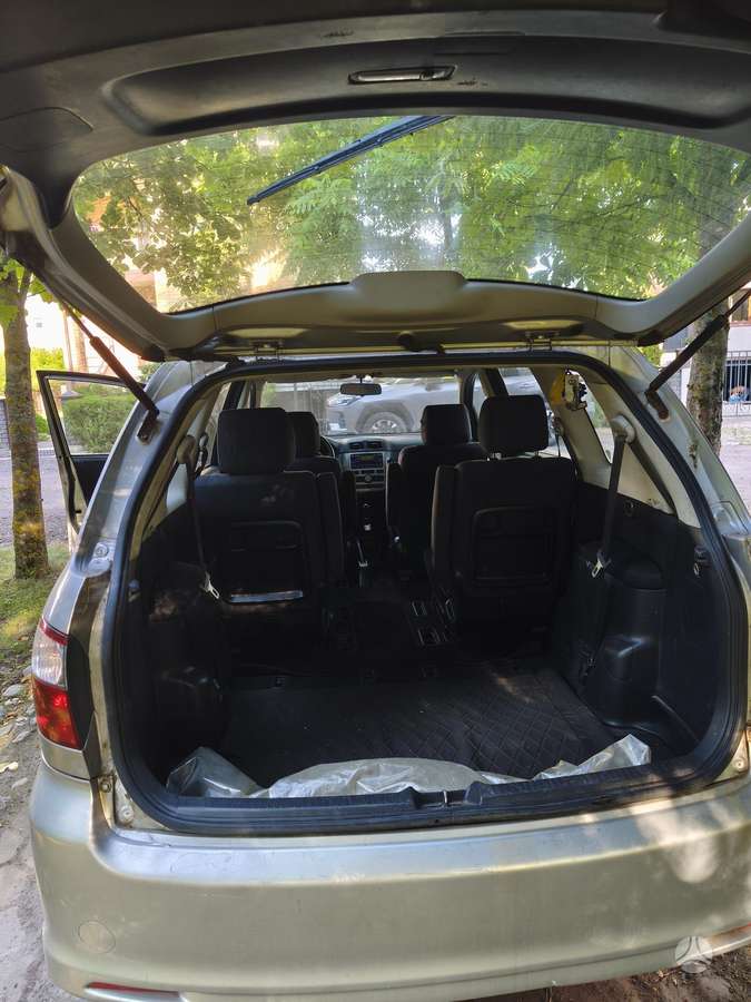 Toyota Avensis Verso - 3