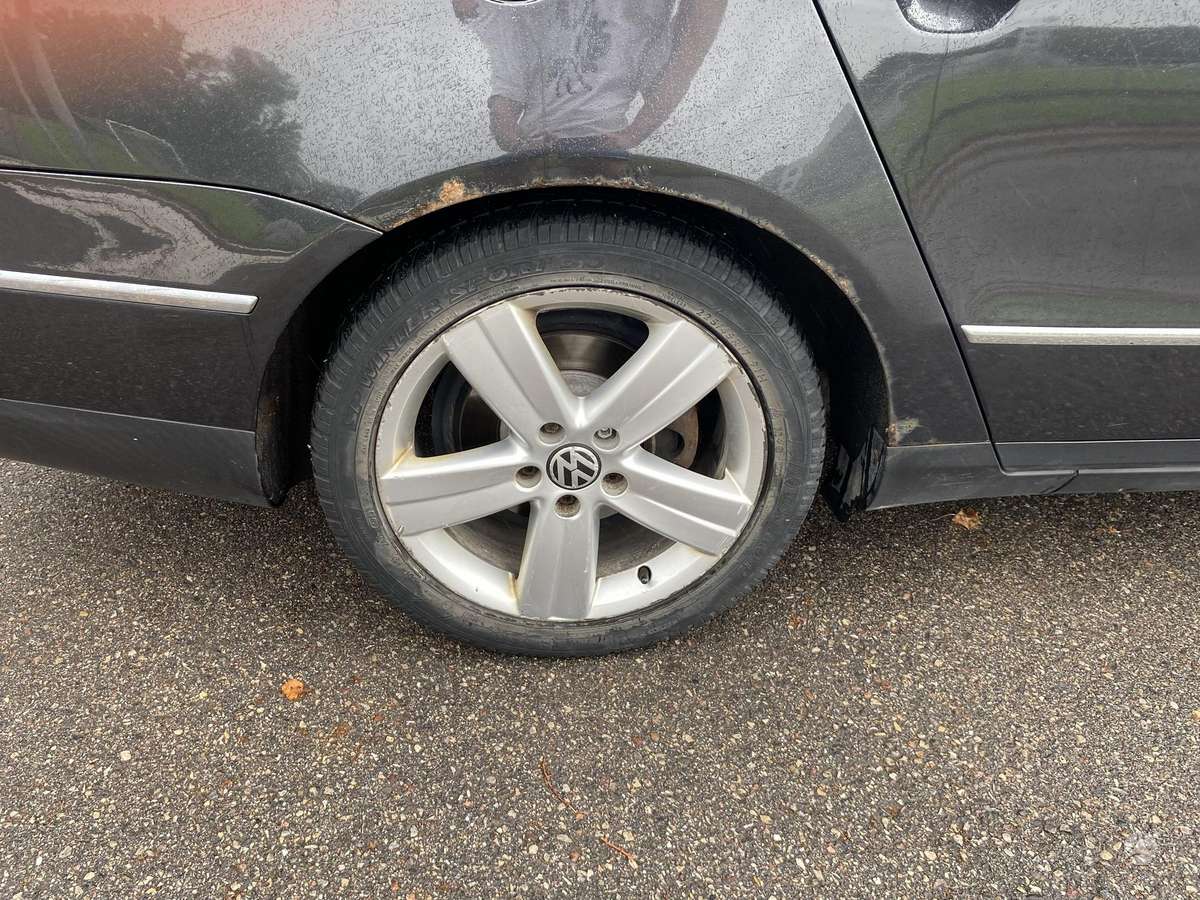 Volkswagen Passat - 11