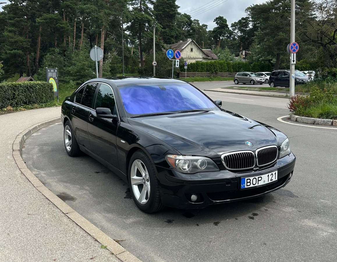 BMW 750, 4.8 l., Седан