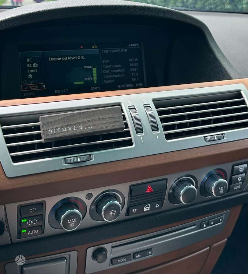 BMW 750, 4.8 l., Седан