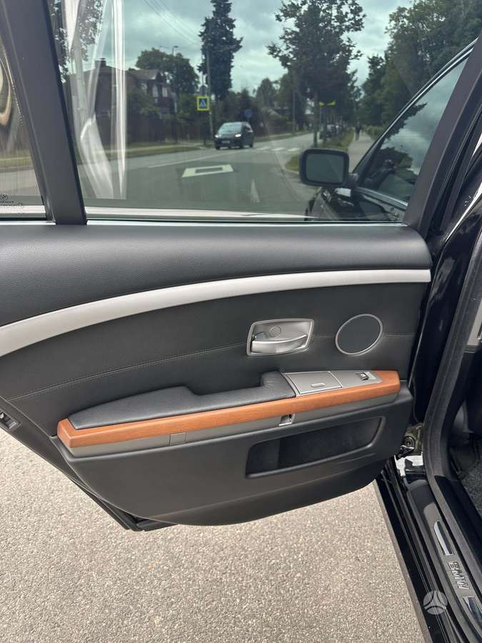 BMW 750, 4.8 l., Седан