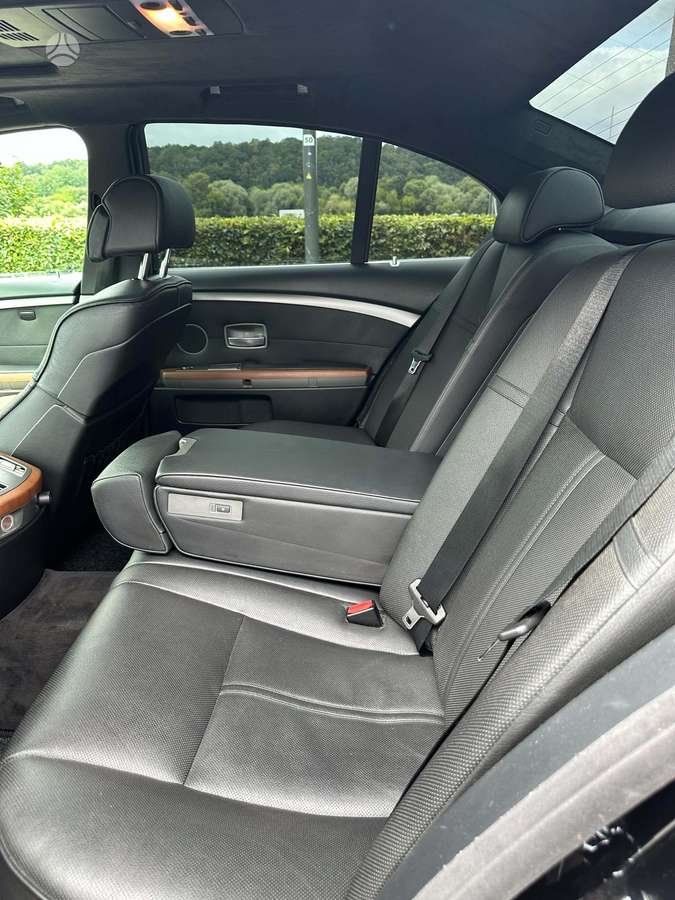 BMW 750, 4.8 l., Седан